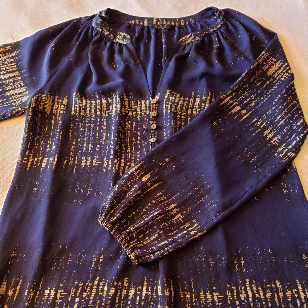 Zoa New York  blue and beige blouse size Medium